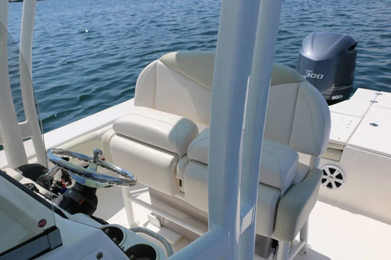 Slide: The Image of Robalo 246 Cayman 2017 - 11