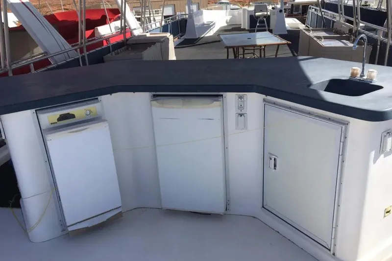Slide: The Image of Outdoor kitchen on 2005 Sumerset Star Chaser houseboat with sink and appliances. - 21