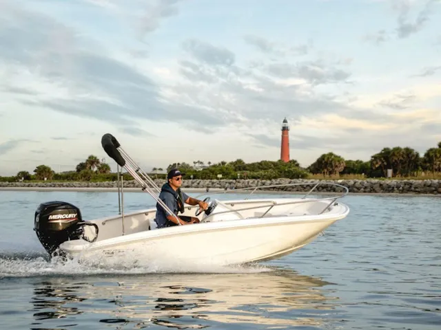Slide: The Image of Boston Whaler 130 Super Sport 2027 - 0