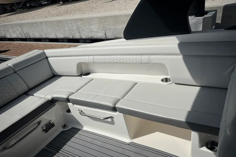 Slide: The Image of Sea Ray 290 SDX OUTBOARD 2020 - 14