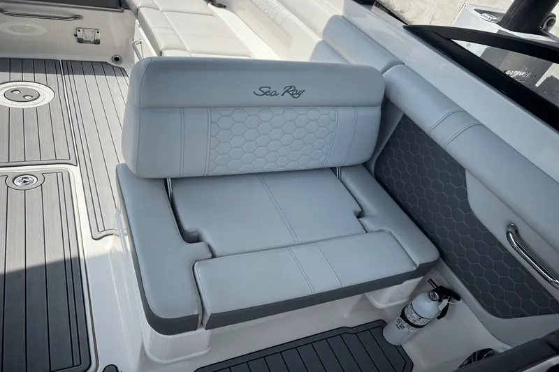 Slide: The Image of Sea Ray 290 SDX OUTBOARD 2020 - 16