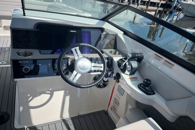 Slide: The Image of Sea Ray 290 SDX OUTBOARD 2020 - 17