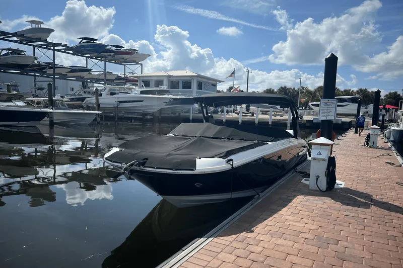 Slide: The Image of Sea Ray 290 SDX OUTBOARD 2020 - 5