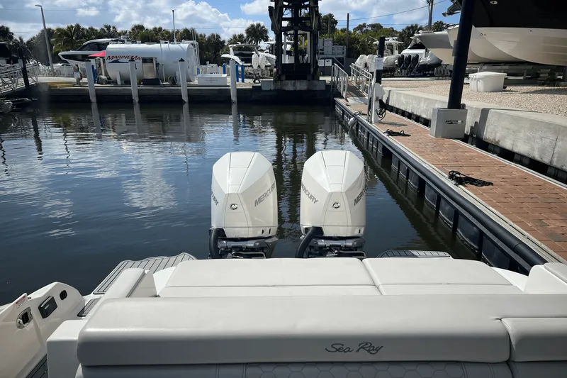 Slide: The Image of Sea Ray 290 SDX OUTBOARD 2020 - 7