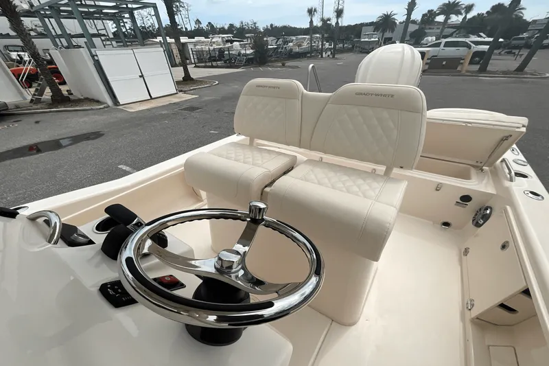 Slide: The Image of Grady-White 251 CE 2025 - 18