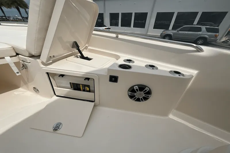 Slide: The Image of Grady-White 251 CE 2025 - 22