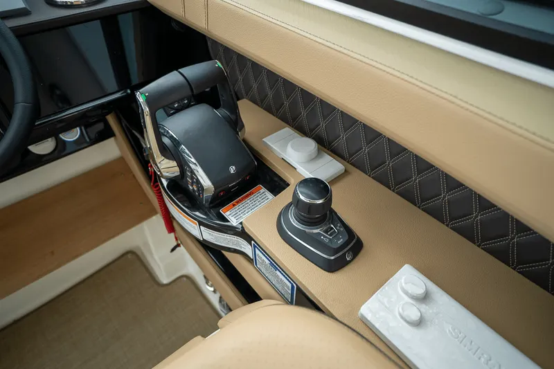 Slide: The Image of Sea Ray SLX 400 Outboard 2025 - 14