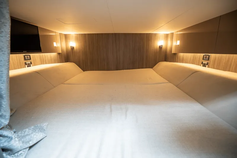 Slide: The Image of Sea Ray SLX 400 Outboard 2025 - 23