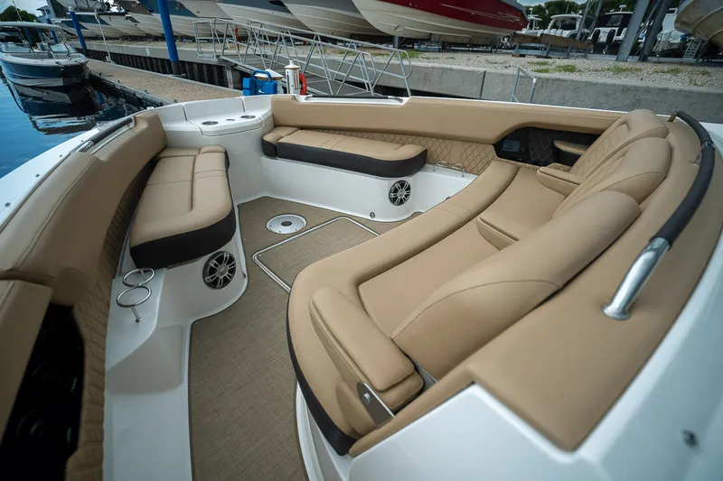 Slide: The Image of Sea Ray SLX 400 Outboard 2025 - 26