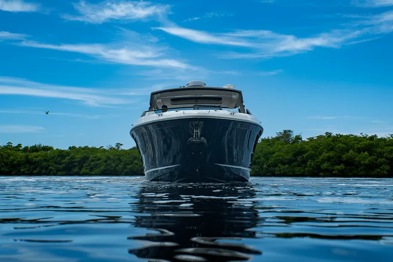 Slide: The Image of Sea Ray SLX 400 Outboard 2025 - 36