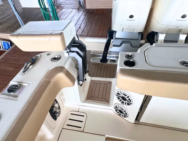 Slide: The Image of Scout 425 LXF 2023 - 16