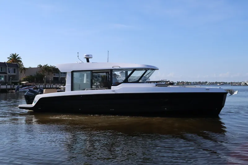 The Image of Cruisers 38 VTR EC 2026 - 0