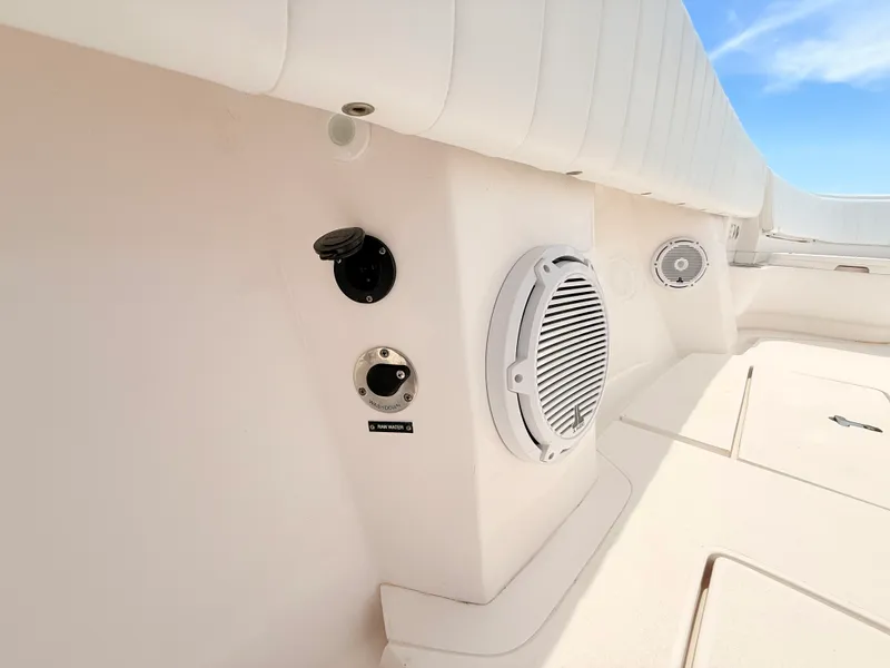 Slide: The Image of Intrepid 327CC 2020 - 39