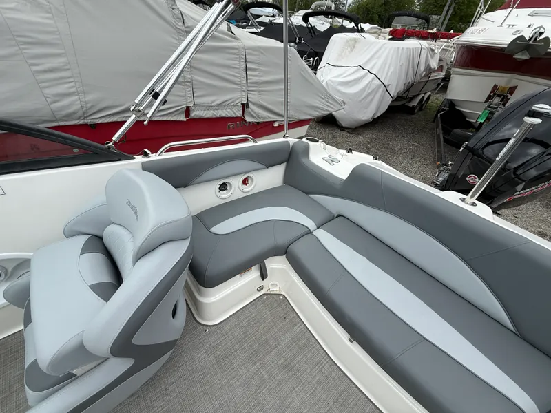 Slide: The Image of NauticStar 203 DC 2023 - 10