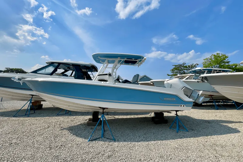 The Image of Boston Whaler 230 Outrage 2025 - 0