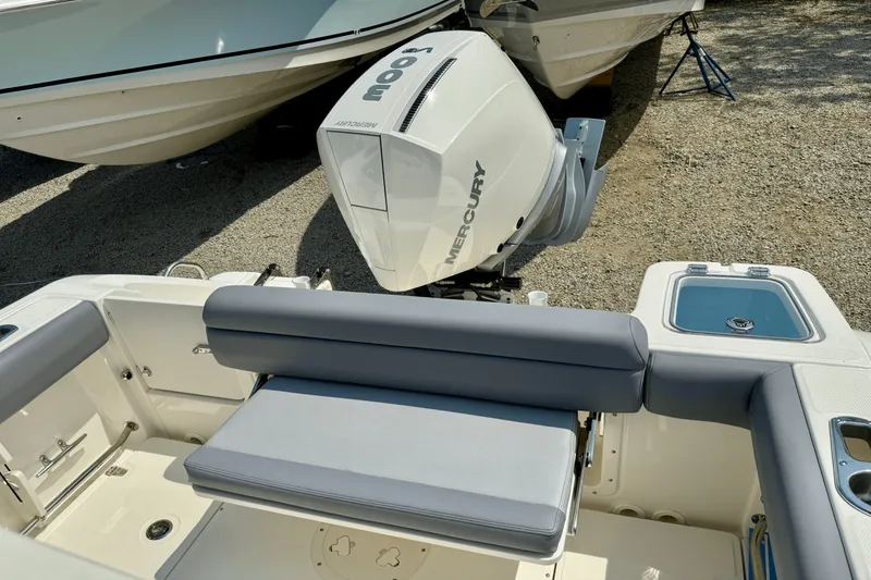 Slide: The Image of Boston Whaler 230 Outrage 2025 - 5