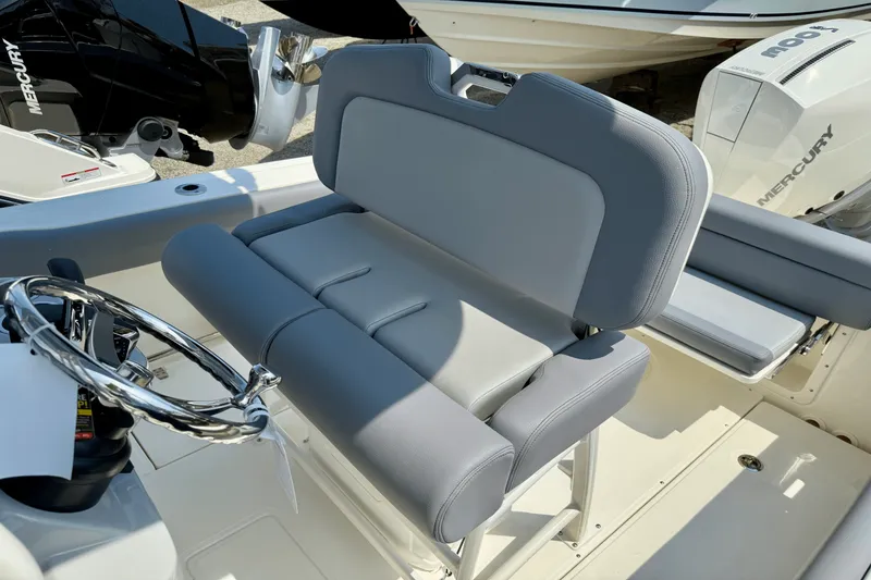 Slide: The Image of Boston Whaler 230 Outrage 2025 - 6