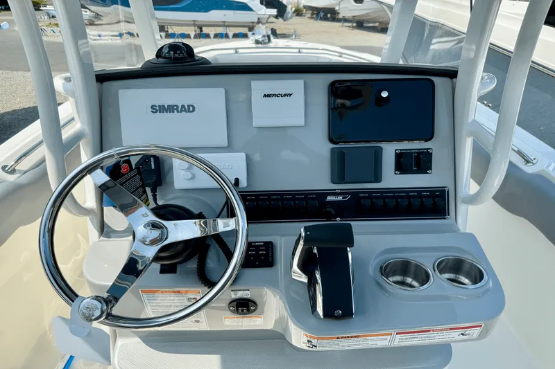 Slide: The Image of Boston Whaler 230 Outrage 2025 - 7