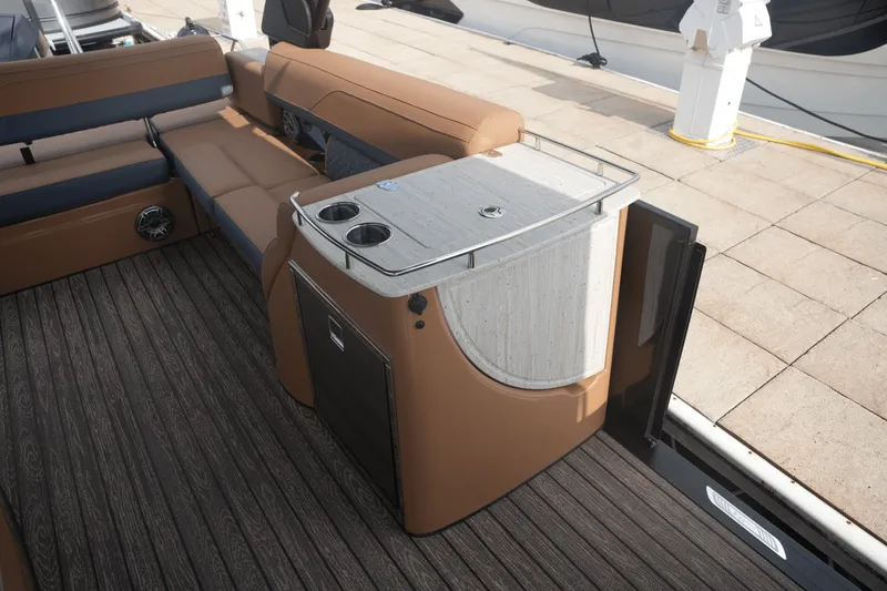 Slide: The Image of Harris 270 Grand Mariner 2025 - 10