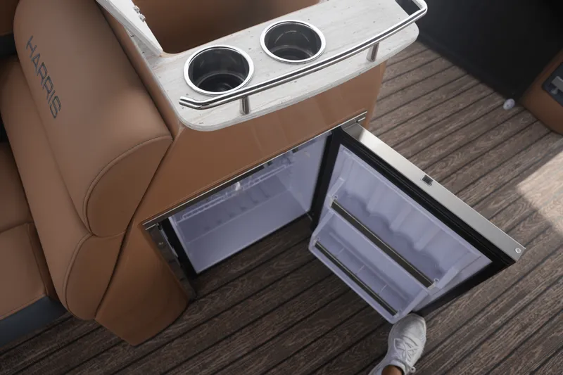 Slide: The Image of Harris 270 Grand Mariner 2025 - 12