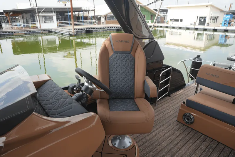 Slide: The Image of Harris 270 Grand Mariner 2025 - 14