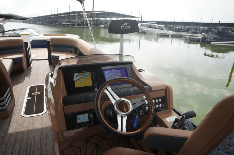 Slide: The Image of Harris 270 Grand Mariner 2025 - 15