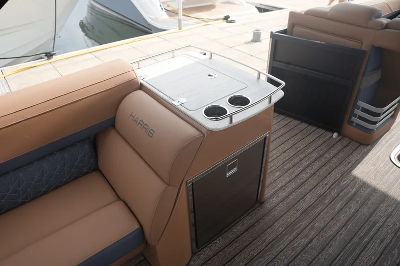 Slide: The Image of Harris 270 Grand Mariner 2025 - 16