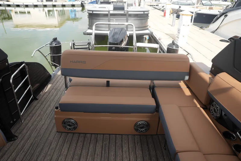 Slide: The Image of Harris 270 Grand Mariner 2025 - 18