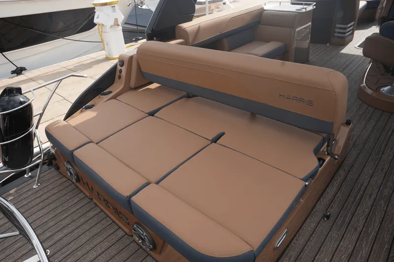 Slide: The Image of Harris 270 Grand Mariner 2025 - 20