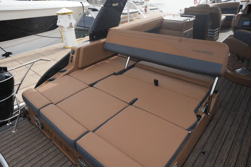 Slide: The Image of Harris 270 Grand Mariner 2025 - 21