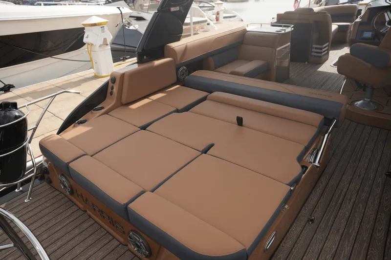 Slide: The Image of Harris 270 Grand Mariner 2025 - 22