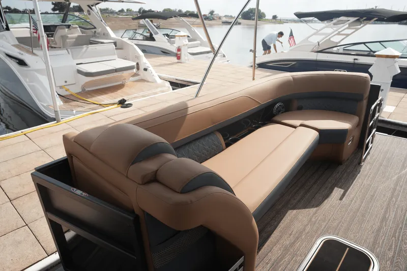 Slide: The Image of Harris 270 Grand Mariner 2025 - 5