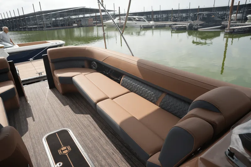 Slide: The Image of Harris 270 Grand Mariner 2025 - 6