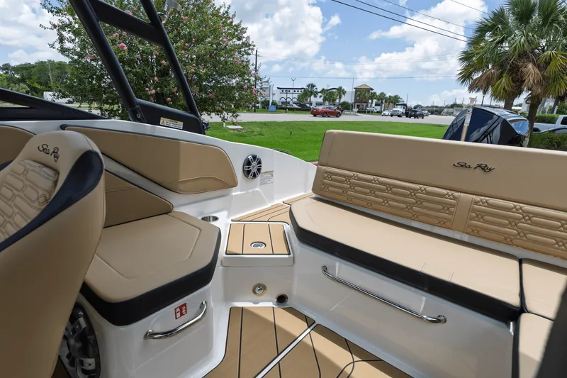 Slide: The Image of Sea Ray SPX 210 Outboard 2025 - 12