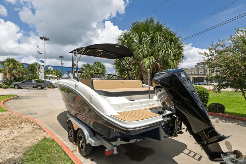Slide: The Image of Sea Ray SPX 210 Outboard 2025 - 16