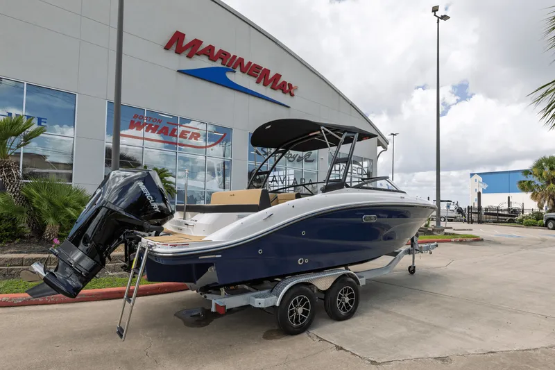 Slide: The Image of Sea Ray SPX 210 Outboard 2025 - 2