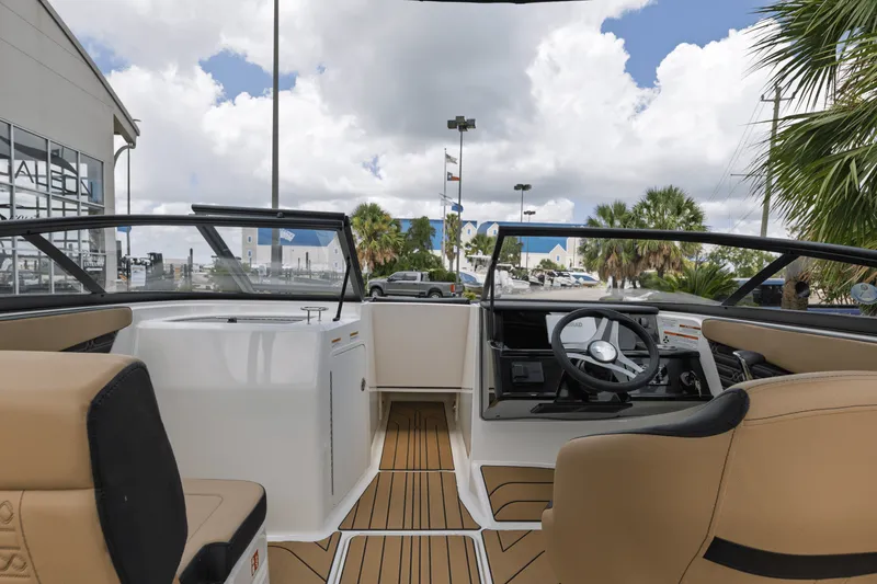 Slide: The Image of Sea Ray SPX 210 Outboard 2025 - 6