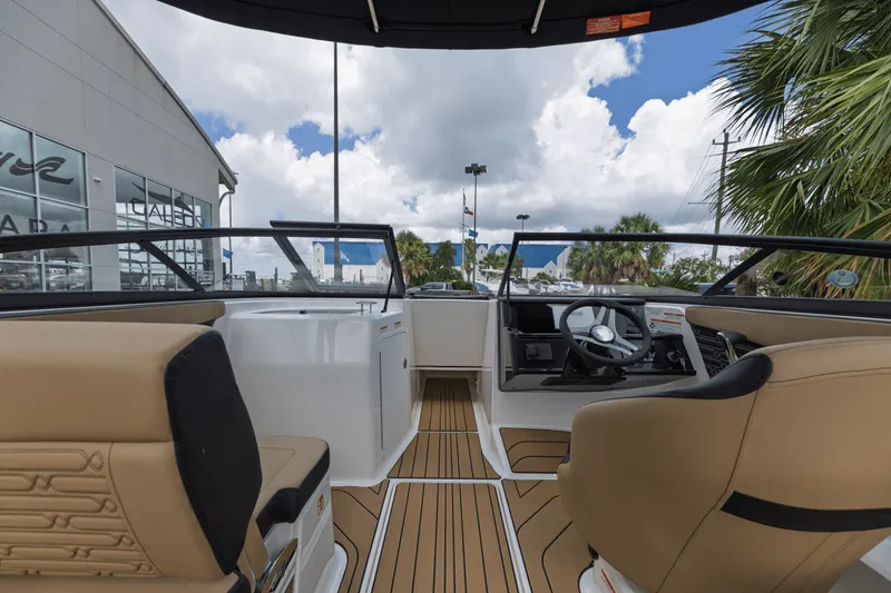 Slide: The Image of Sea Ray SPX 210 Outboard 2025 - 7