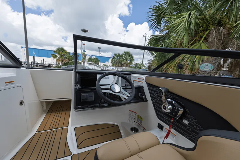 Slide: The Image of Sea Ray SPX 210 Outboard 2025 - 8