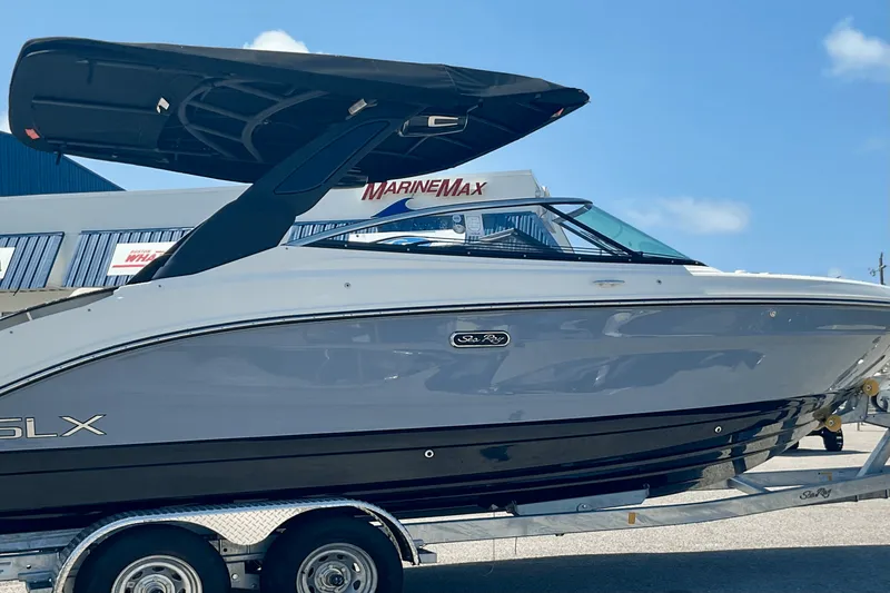 Slide: The Image of Sea Ray SLX 260 Outboard 2025 - 1