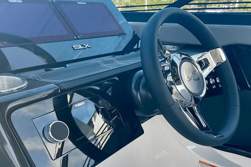 Slide: The Image of Sea Ray SLX 260 Outboard 2025 - 18