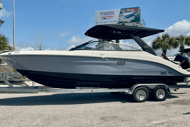 Slide: The Image of Sea Ray SLX 260 Outboard 2025 - 2