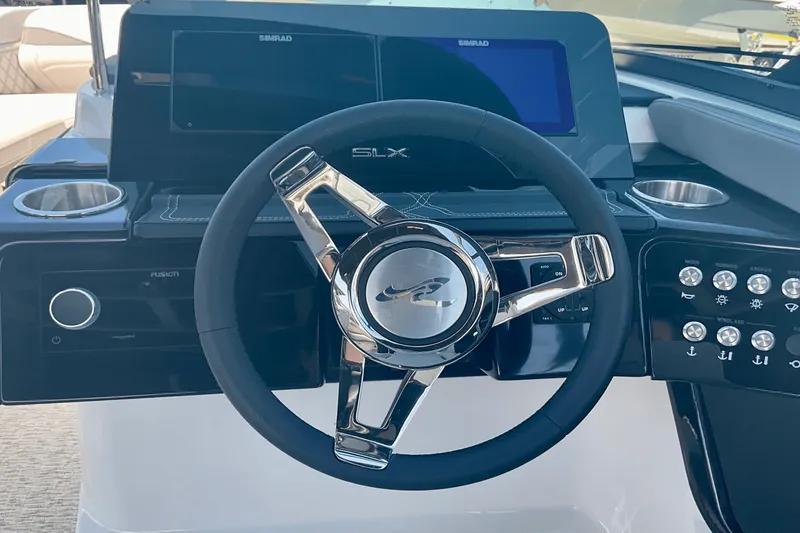 Slide: The Image of Sea Ray SLX 260 Outboard 2025 - 20