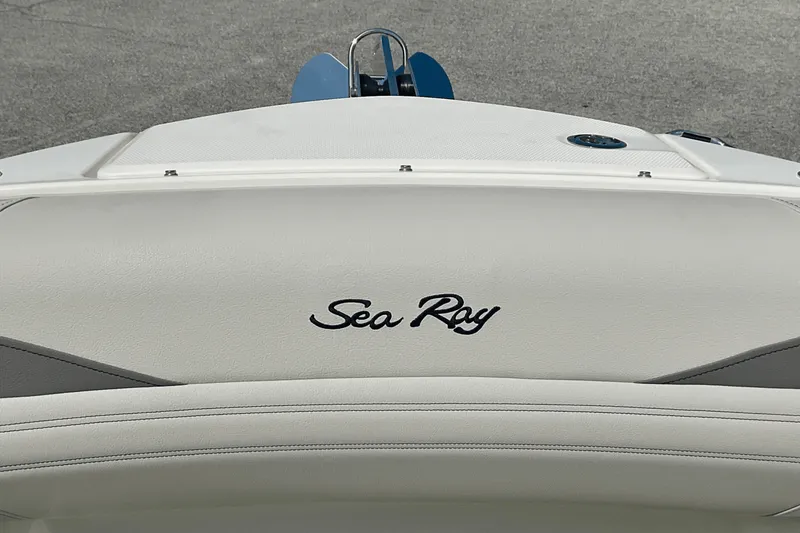 Slide: The Image of Sea Ray SLX 260 Outboard 2025 - 34