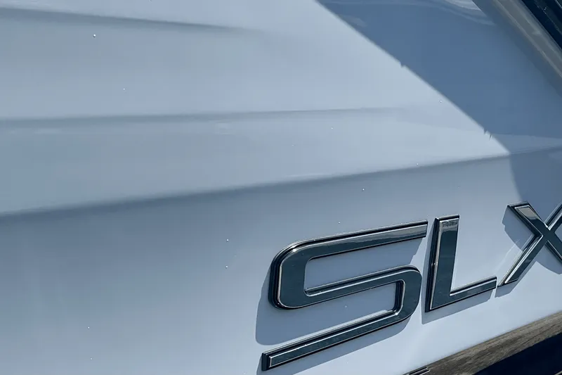 Slide: The Image of Sea Ray SLX 260 Outboard 2025 - 4