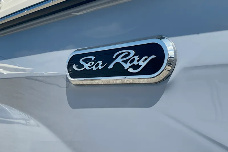 Slide: The Image of Sea Ray SLX 260 Outboard 2025 - 5