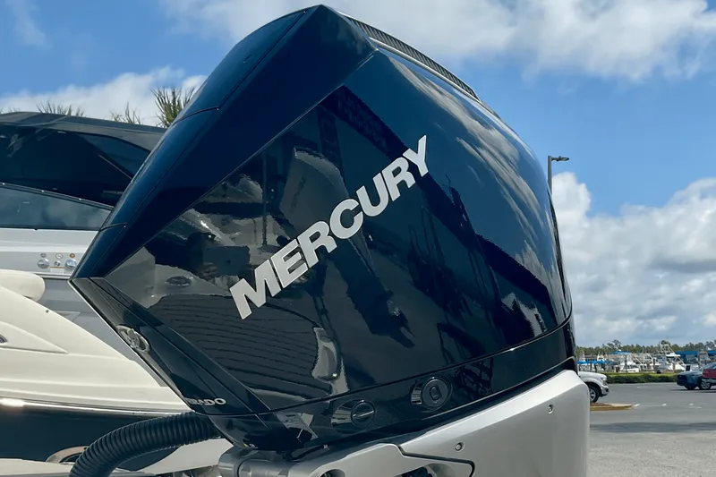 Slide: The Image of Sea Ray SLX 260 Outboard 2025 - 6