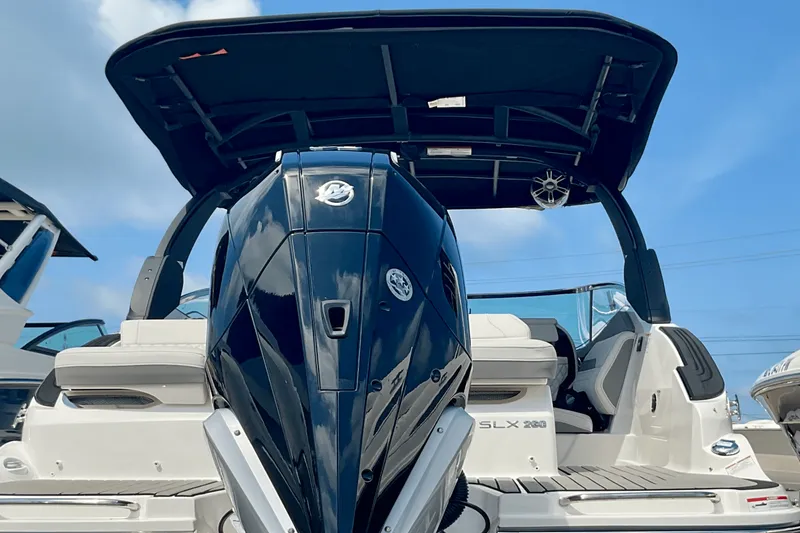Slide: The Image of Sea Ray SLX 260 Outboard 2025 - 7
