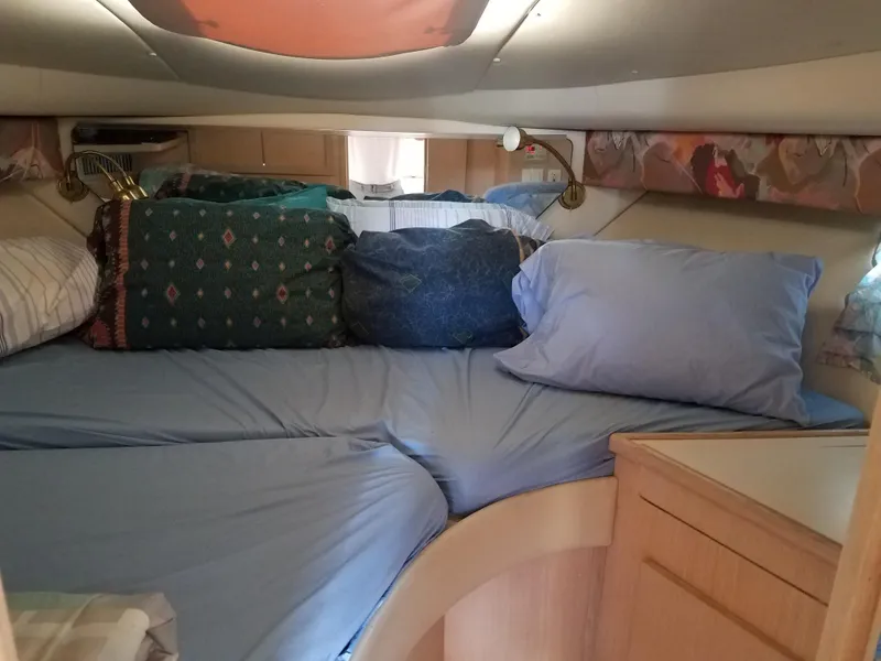 Slide: The Image of Huge forward berth - 28