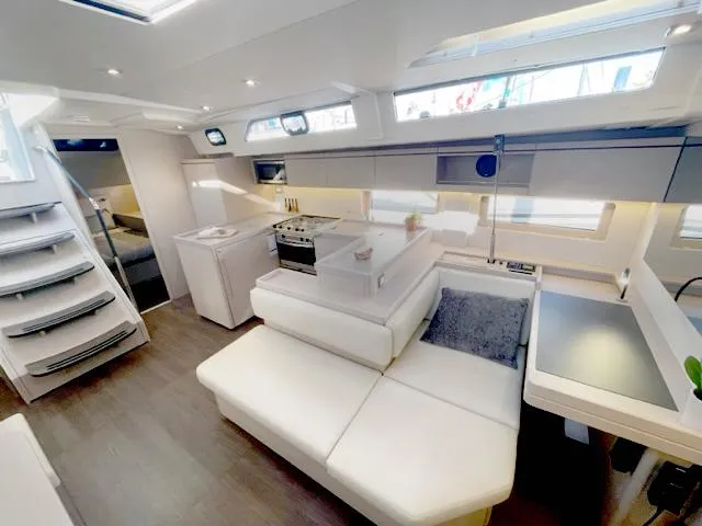 Slide: The Image of 2024 Beneteau 51.1 - Salon - 11